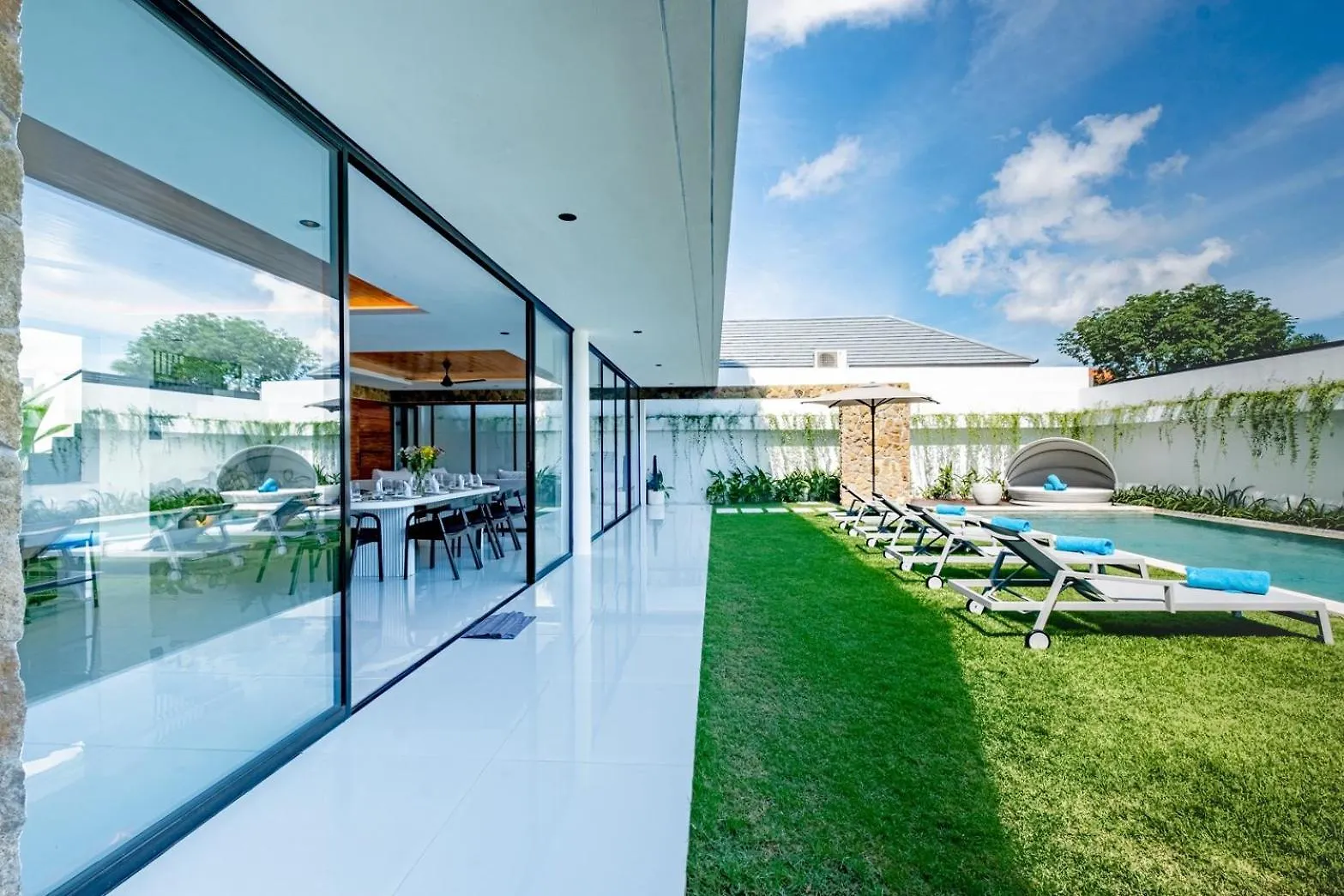 Villa Kamawis Seminyak Indonesia