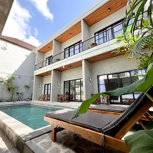 Pensión Adi Surya, Seminyak